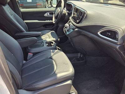 2024 Chrysler Pacifica Hybrid S Appearance Pkg