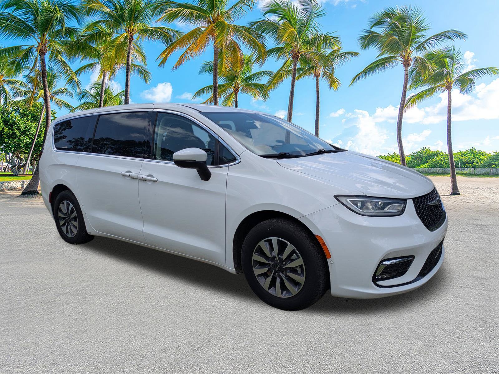 2023 Chrysler Pacifica Hybrid Touring L
