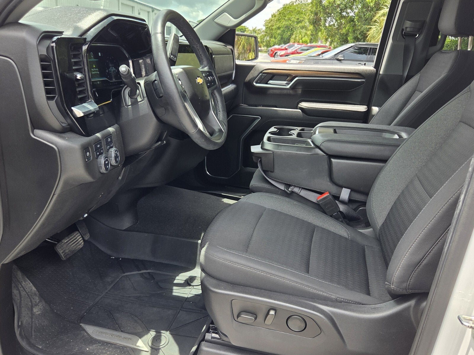 2022 Chevrolet Silverado 1500 LT (2FL)