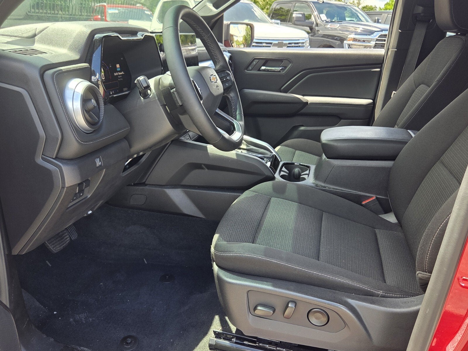 2025 Chevrolet Colorado WT/LT