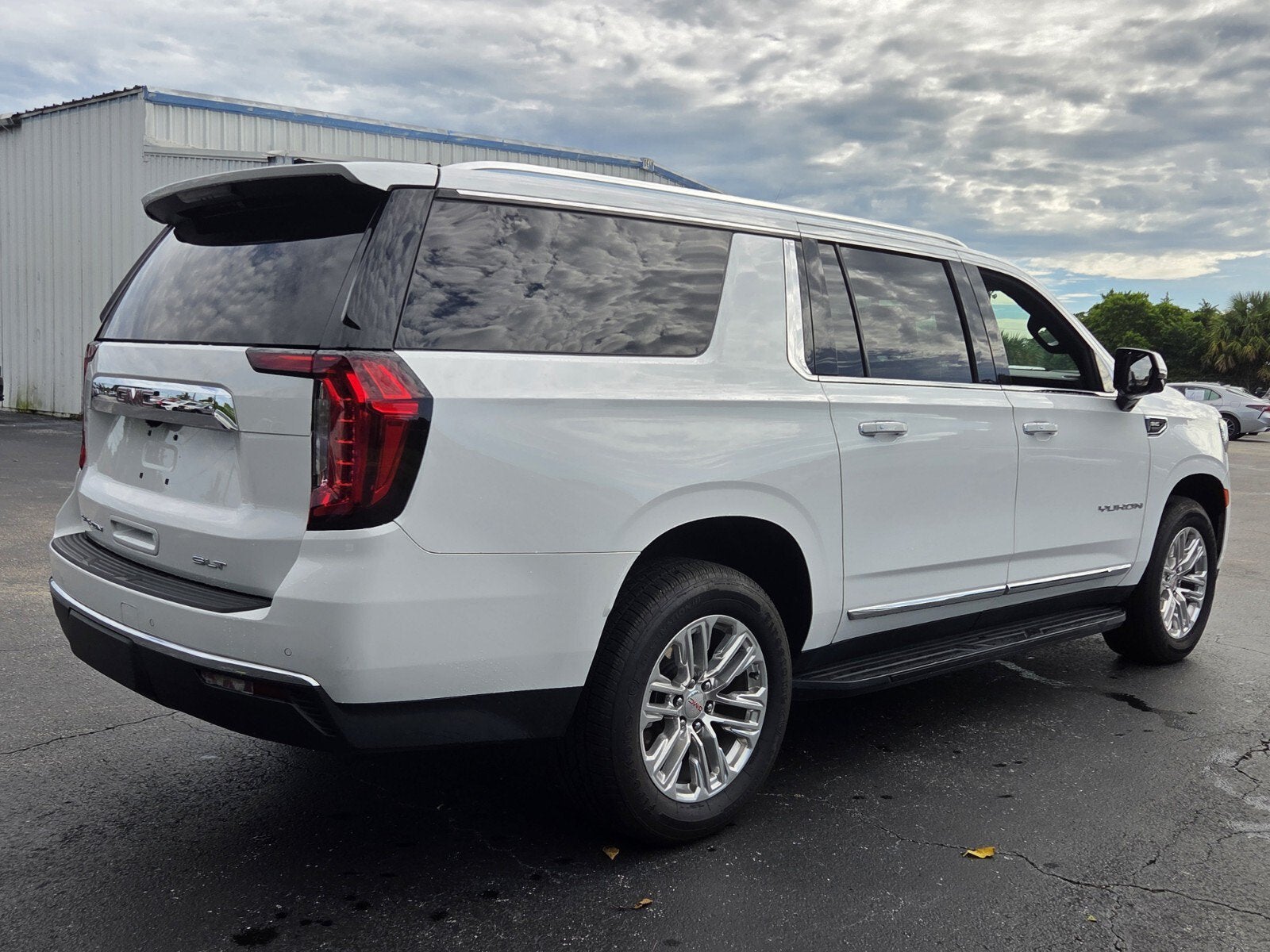 2023 GMC Yukon XL SLT