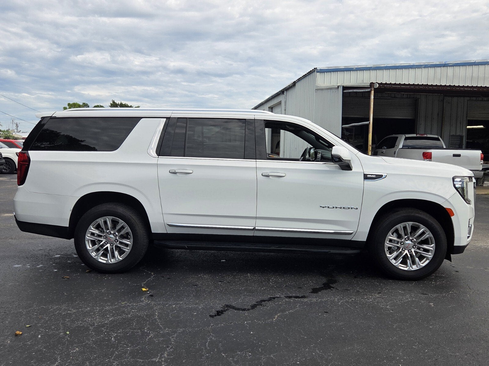 2023 GMC Yukon XL SLT
