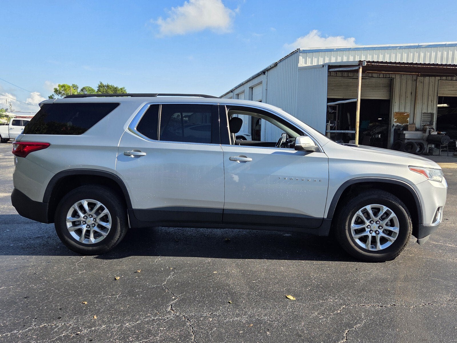 2021 Chevrolet Traverse LT Cloth