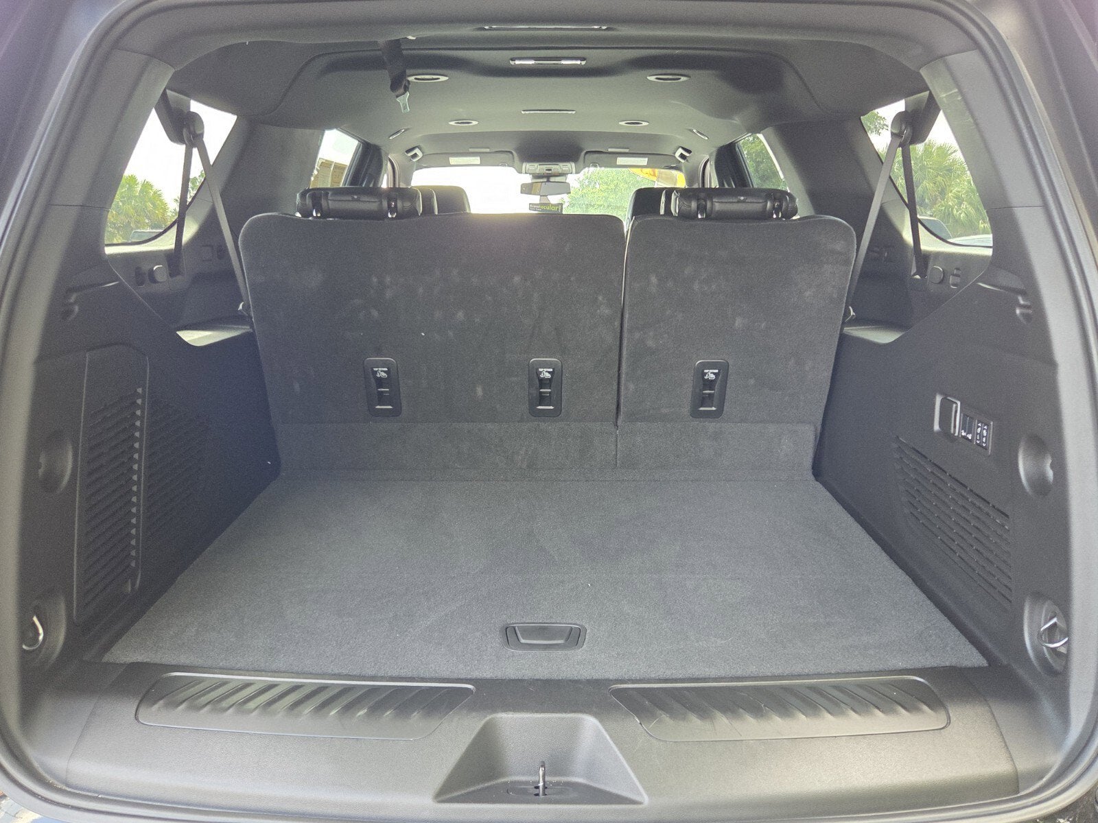 2025 Chevrolet Suburban LT