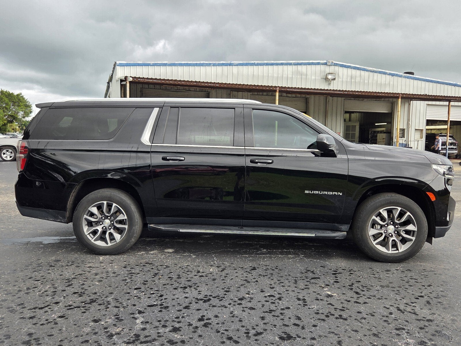 2023 Chevrolet Suburban LS