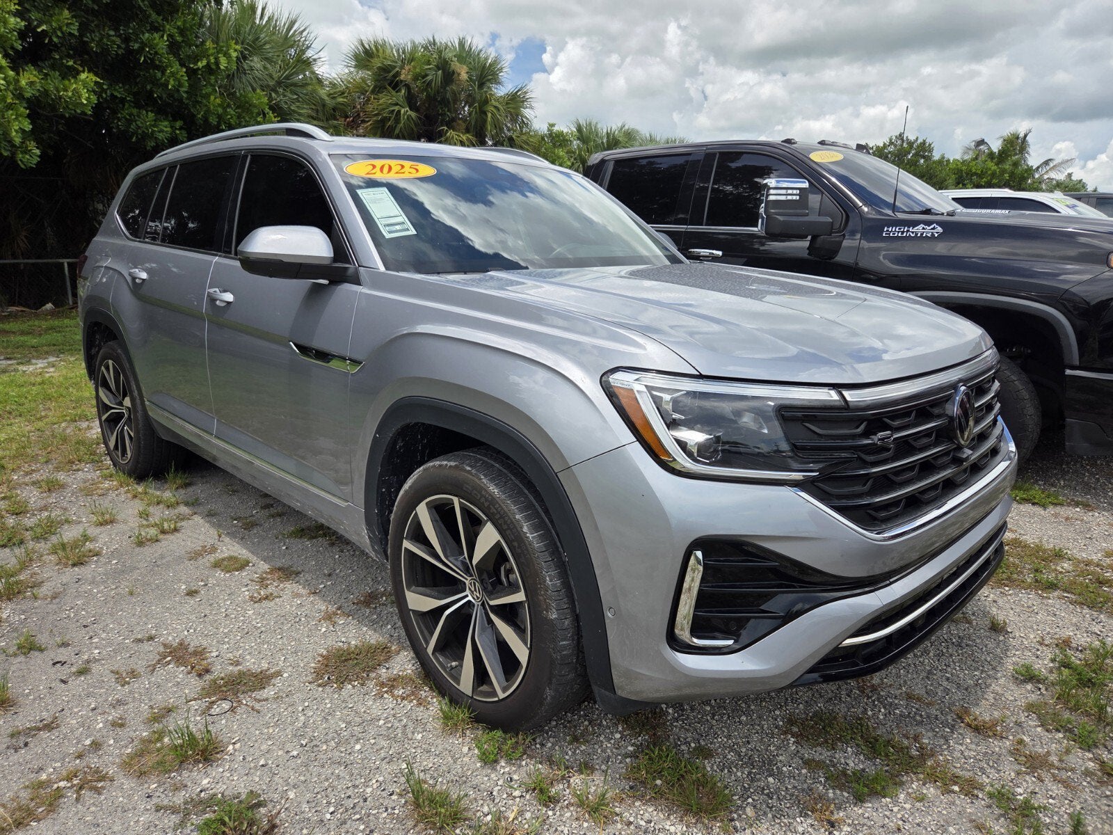 2025 Volkswagen Atlas 2.0T SEL Premium R-Line