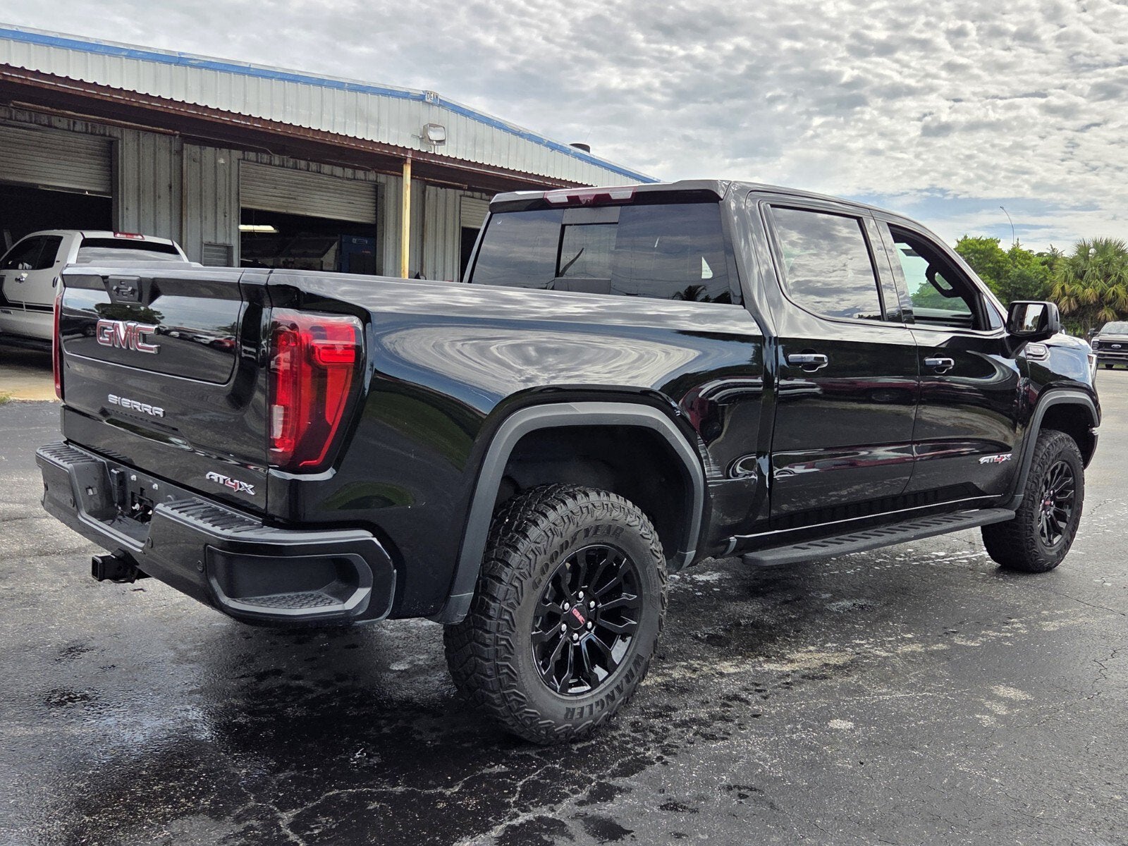 2023 GMC Sierra 1500 AT4X