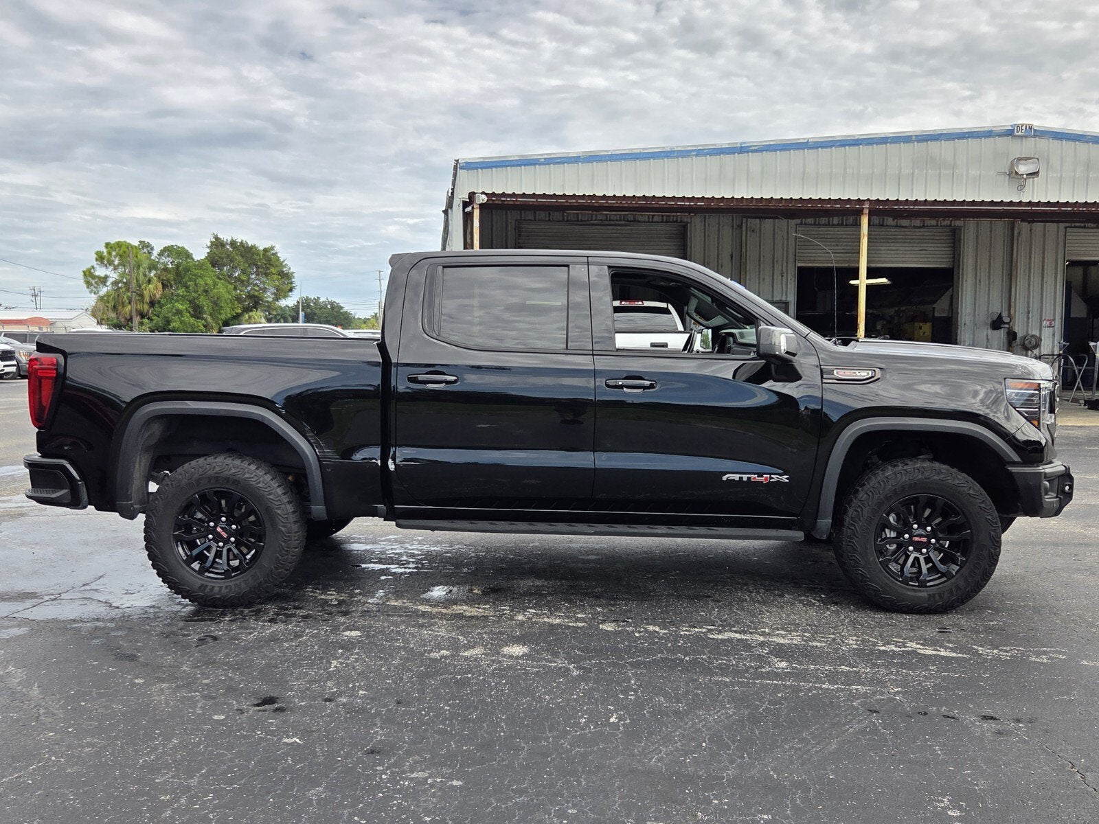2023 GMC Sierra 1500 AT4X