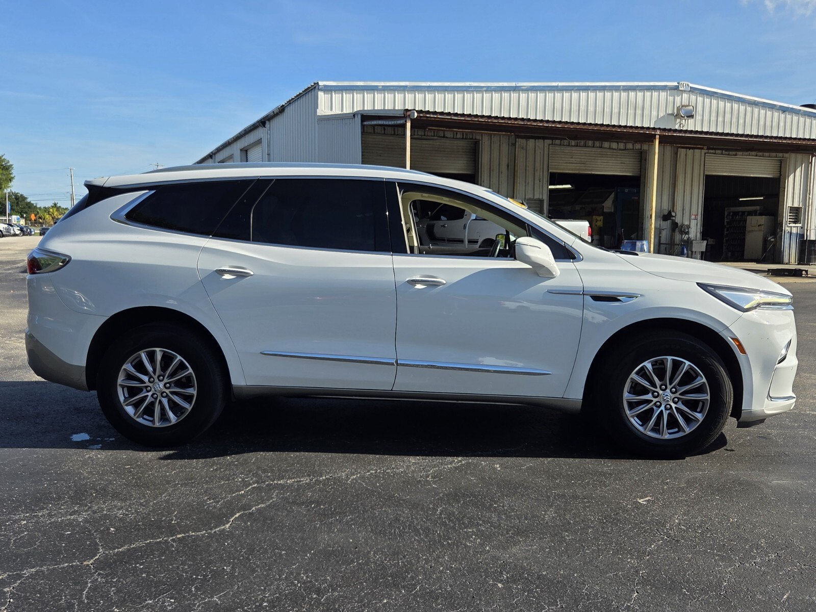 2023 Buick Enclave Essence