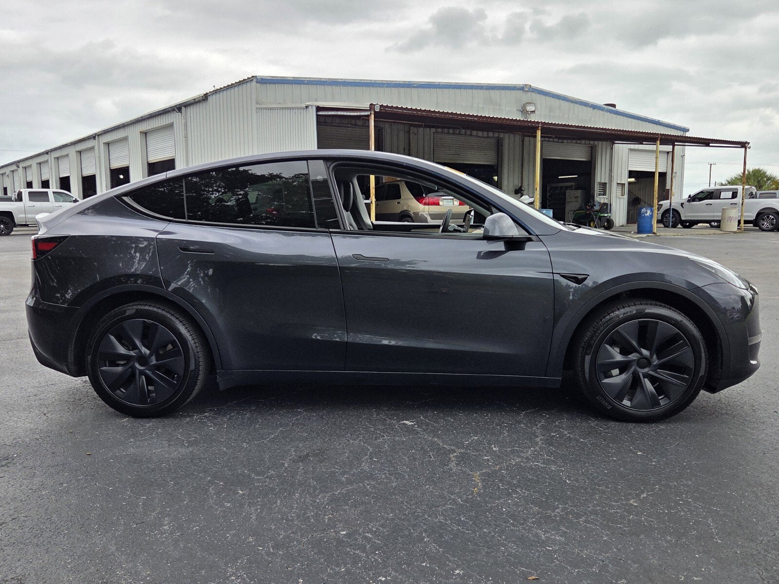 2024 Tesla Model Y Base
