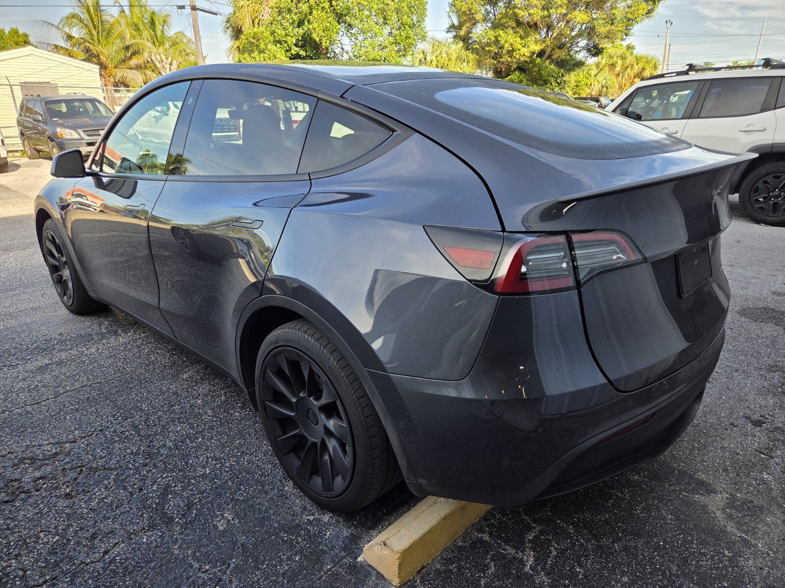 2022 Tesla Model Y Long Range Dual Motor All-Wheel Drive