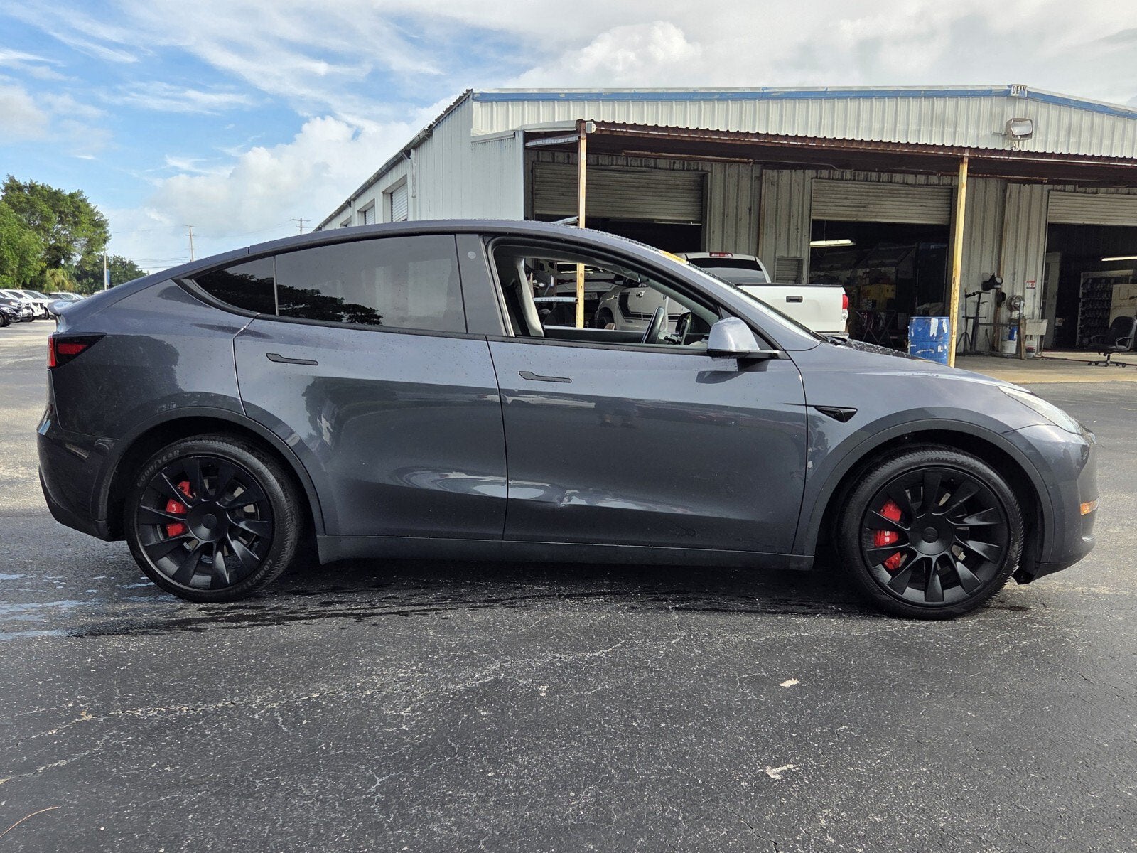 2022 Tesla Model Y Long Range Dual Motor All-Wheel Drive