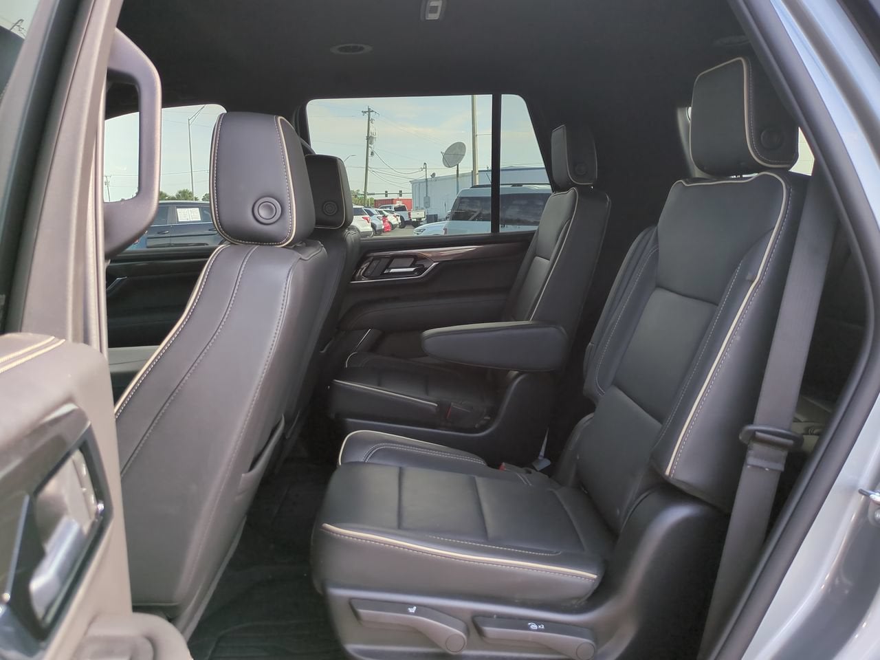 2025 GMC Yukon Elevation